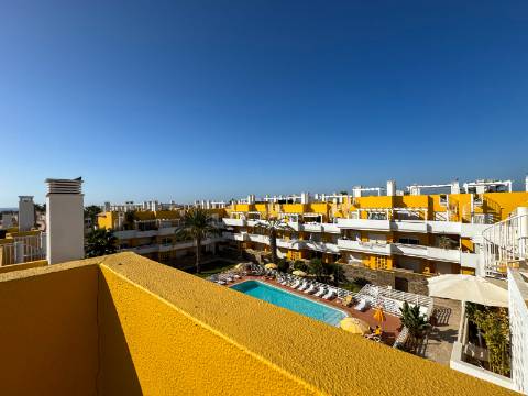 Apartamento top floor em empreendimento com Piscina