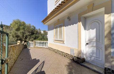 Moradia V4 com terreno + 1 estúdio com vista do rio em Álamo