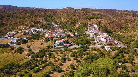 Moradia V4 com terreno + 1 estúdio com vista do rio em Álamo
