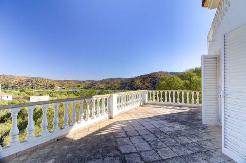 Moradia V4 com terreno + 1 estúdio com vista do rio em Álamo