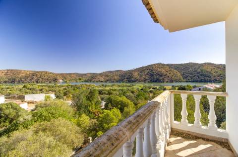 Moradia V4 com terreno + 1 estúdio com vista do rio em Álamo