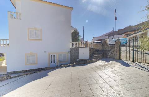 Moradia V4 com terreno + 1 estúdio com vista do rio em Álamo