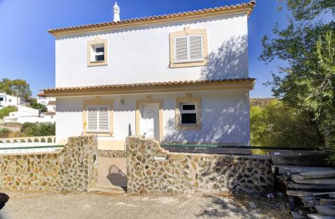 Moradia V4 com terreno + 1 estúdio com vista do rio em Álamo