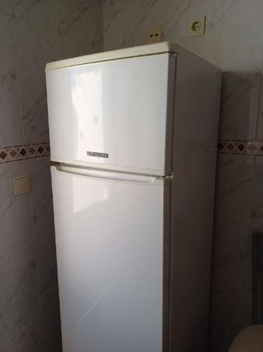 Apartamento T2 mobilado, com 2 WCS, Varandas com Vistas Mar para Arrendamento Anual