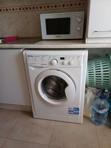 Apartamento T2 mobilado, com 2 WCS, Varandas com Vistas Mar para Arrendamento Anual