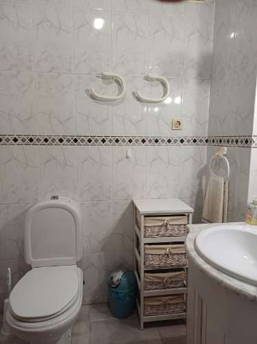 Apartamento T2 mobilado, com 2 WCS, Varandas com Vistas Mar para Arrendamento Anual