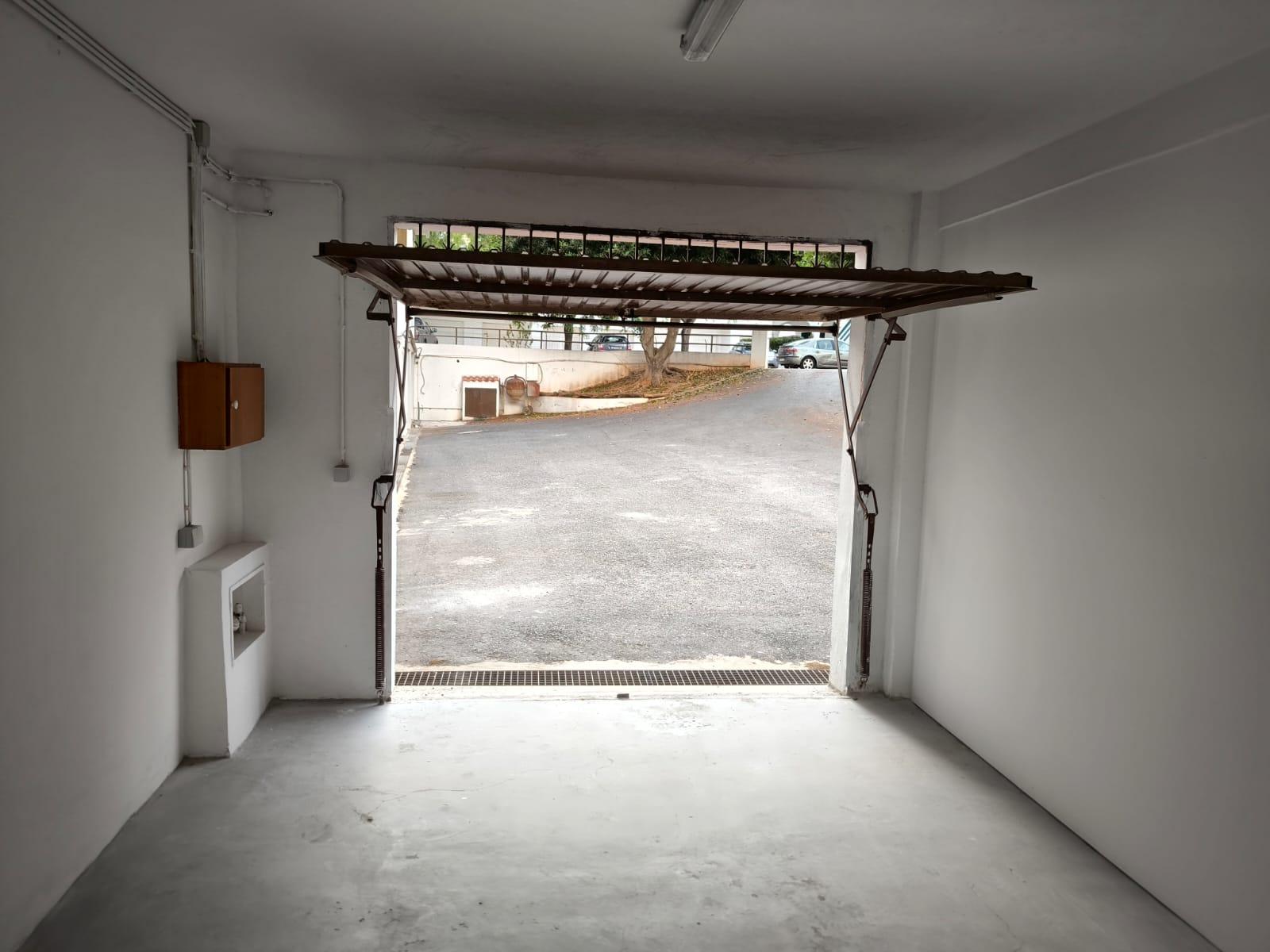 GARAGEM FECHADA - ACESSO PELO EXTERIOR - COM ÁGUA E LUZ - ALTURA - CASTRO MARIM - ALGARVE