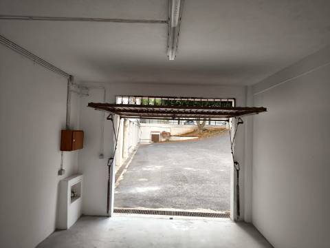 GARAGEM FECHADA - ACESSO PELO EXTERIOR - COM ÁGUA E LUZ - ALTURA - CASTRO MARIM - ALGARVE