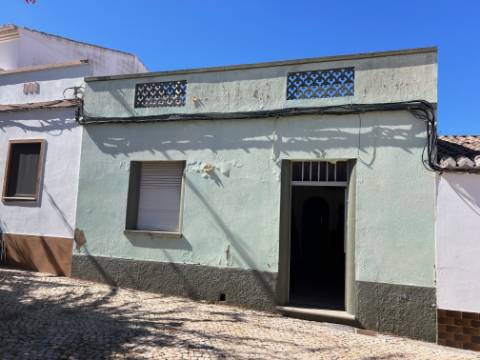 casa terrea para recuperar com logradouro