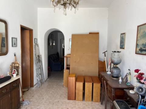 casa terrea para recuperar com logradouro