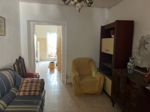 casa terrea para recuperar com logradouro