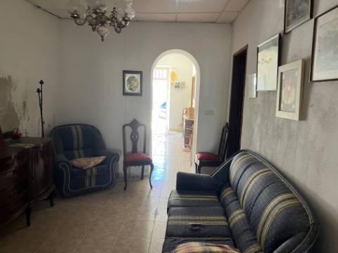 casa terrea para recuperar com logradouro