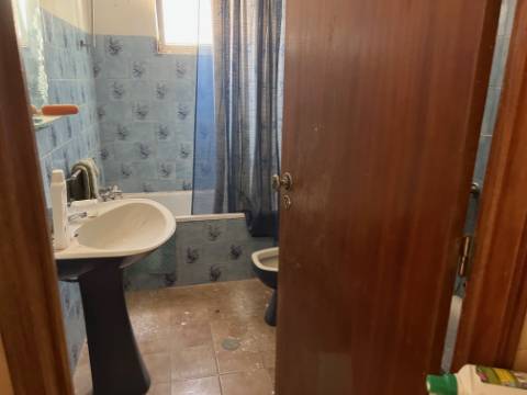 casa terrea para recuperar com logradouro