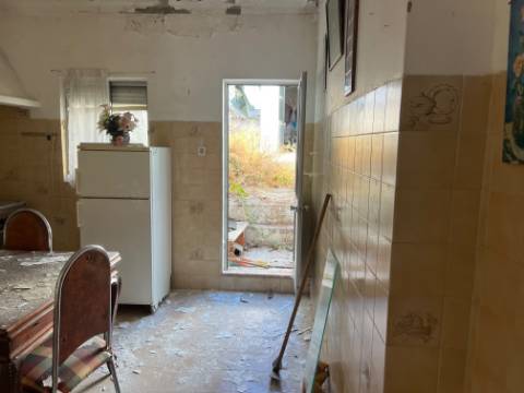 casa terrea para recuperar com logradouro