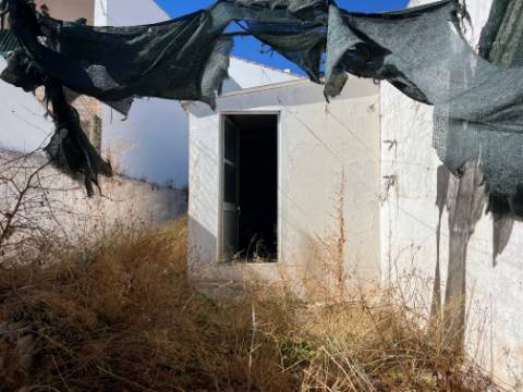 casa terrea para recuperar com logradouro