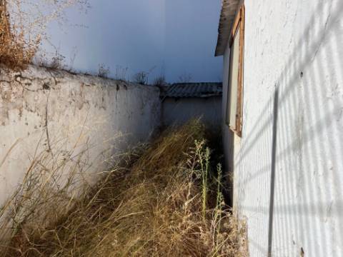 casa terrea para recuperar com logradouro