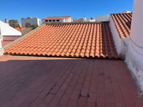 casa terrea para recuperar com logradouro