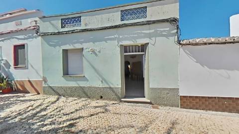 casa terrea para recuperar com logradouro