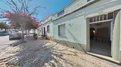 casa terrea para recuperar com logradouro