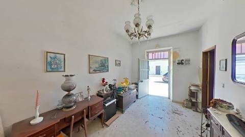 casa terrea para recuperar com logradouro