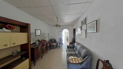 casa terrea para recuperar com logradouro