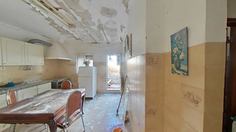 casa terrea para recuperar com logradouro