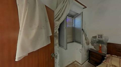 casa terrea para recuperar com logradouro