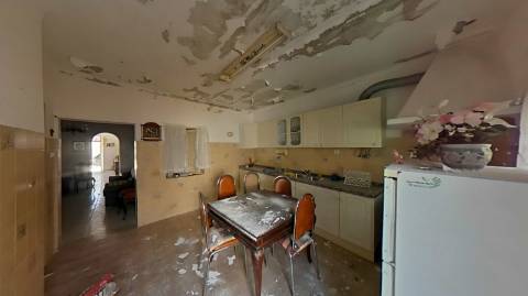 casa terrea para recuperar com logradouro