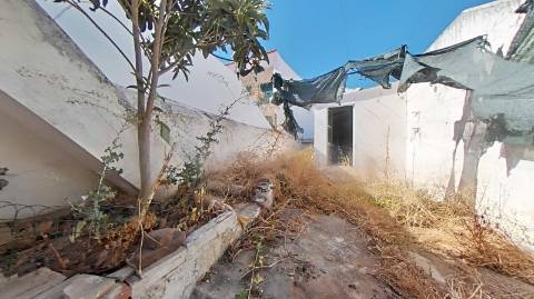 casa terrea para recuperar com logradouro