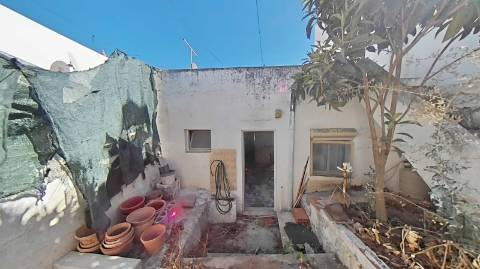 casa terrea para recuperar com logradouro