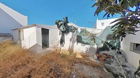 casa terrea para recuperar com logradouro