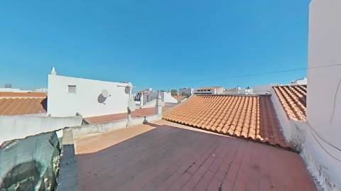 casa terrea para recuperar com logradouro