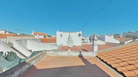 casa terrea para recuperar com logradouro