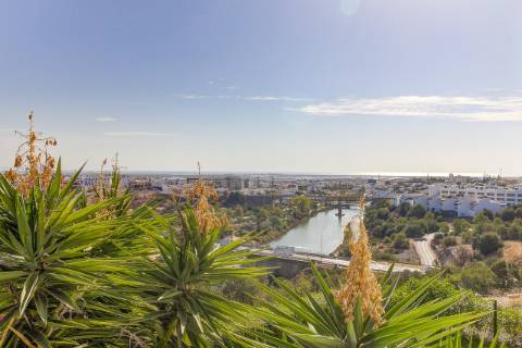 Moradia T3 com vista deslumbrante sobre Tavira e o Rio Gilão