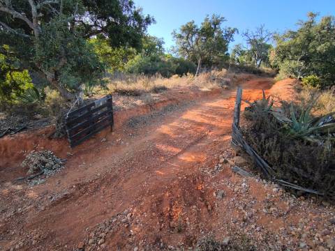 TERRENO COM 1.320 M2 - A POUCOS MINUTOS DA PRAIA - AZEDA - SÃO BARTOLOMEU DO SUL - CASTRO MARIM - ALGARVE
