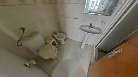 Moradia para renovar com terraço - excelente investimento em Olhão