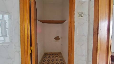 Moradia para renovar com terraço - excelente investimento em Olhão