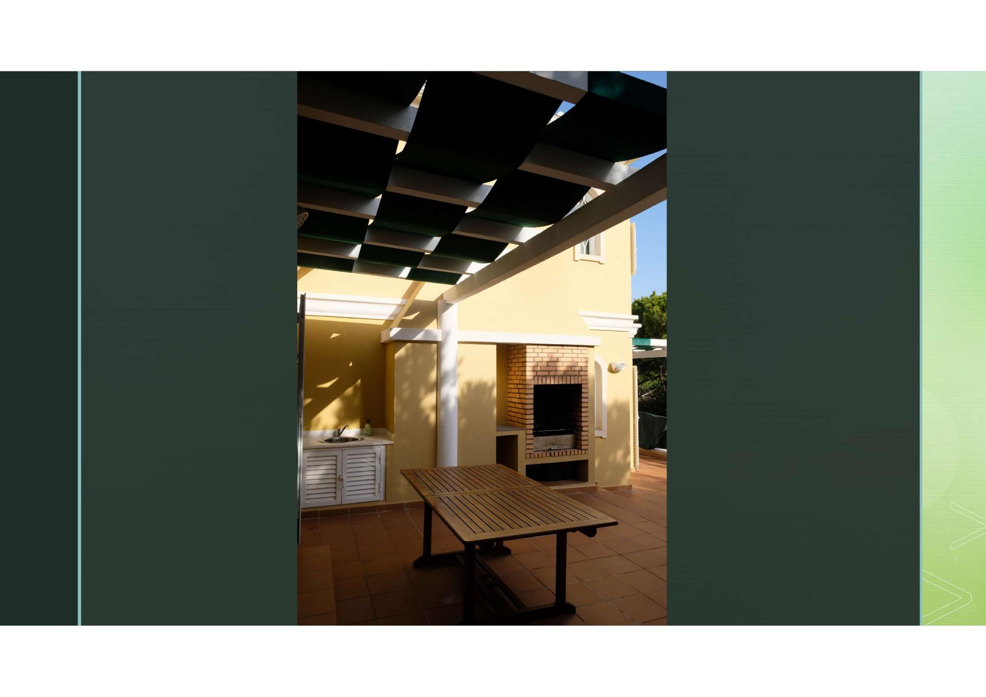 Moradia Isolada com Piscina Privada na Exclusiva Praia Verde