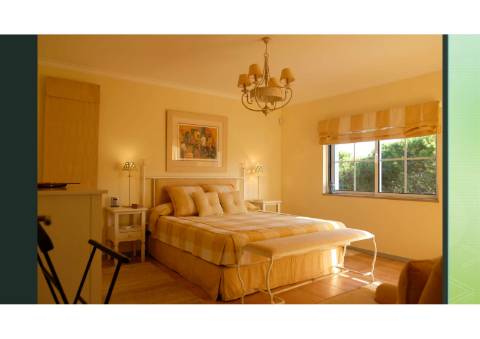 Moradia Isolada com Piscina Privada na Exclusiva Praia Verde