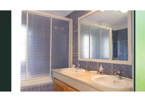 Moradia Isolada com Piscina Privada na Exclusiva Praia Verde