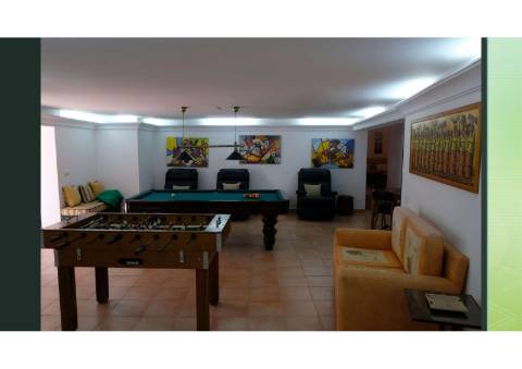 Moradia Isolada com Piscina Privada na Exclusiva Praia Verde