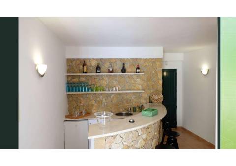 Moradia Isolada com Piscina Privada na Exclusiva Praia Verde