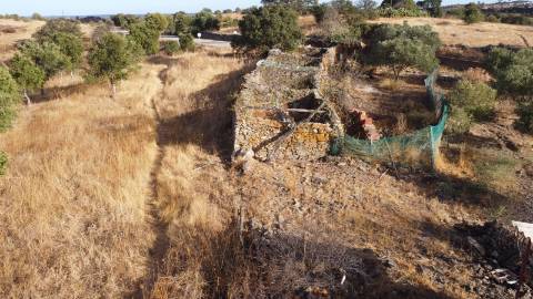 Terreno para construção com 159.70m2, em Corte Velha, freguesia de Odeleite, concelho de Castro Marim.
