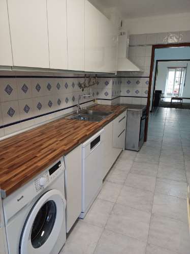 Apartamento T2 mobilado para arrendamento anual no centro Vila Real de Santo António