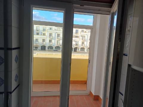 Apartamento T2 mobilado para arrendamento anual no centro Vila Real de Santo António