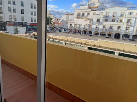 Apartamento T2 mobilado para arrendamento anual no centro Vila Real de Santo António