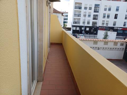 Apartamento T2 mobilado para arrendamento anual no centro Vila Real de Santo António