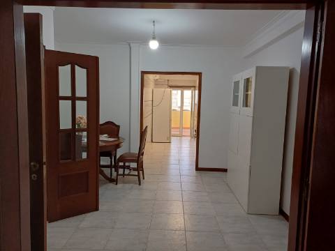 Apartamento T2 mobilado para arrendamento anual no centro Vila Real de Santo António