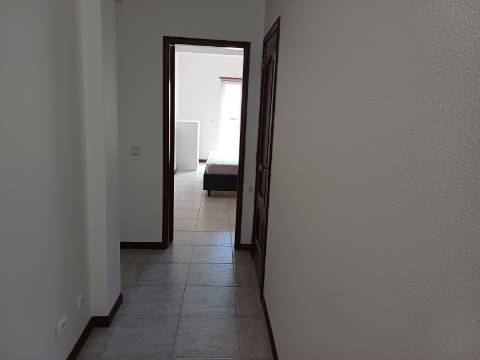 Apartamento T2 mobilado para arrendamento anual no centro Vila Real de Santo António