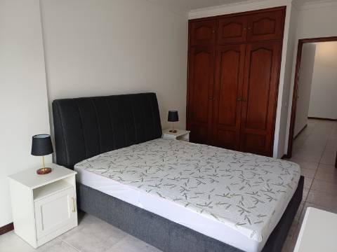 Apartamento T2 mobilado para arrendamento anual no centro Vila Real de Santo António